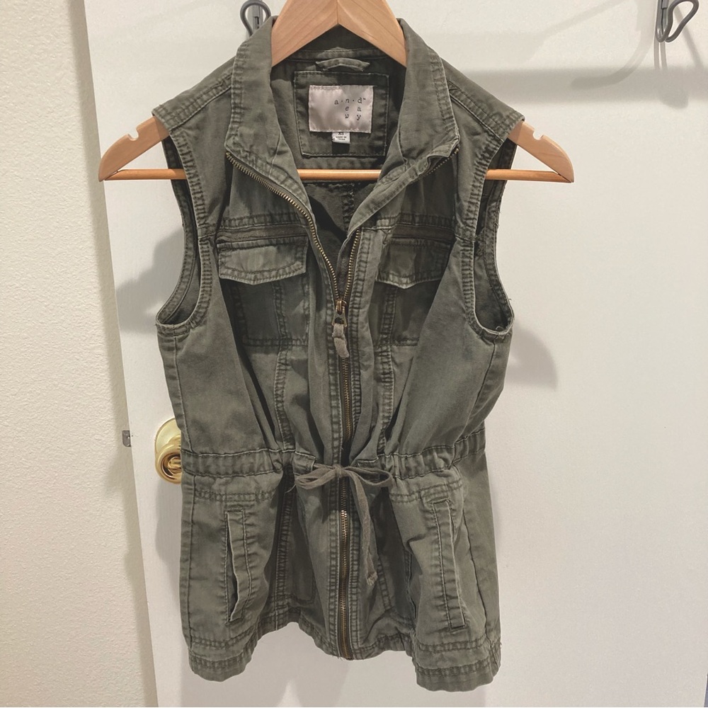 Olive green khaki vest military style safari camping outdoor gear cotton pockets